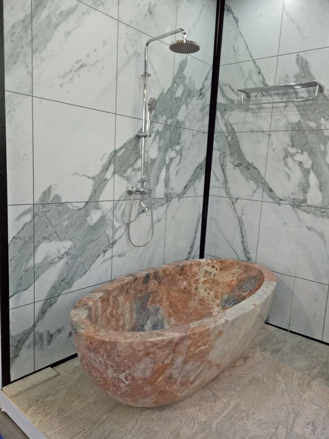 natural marble bath tub