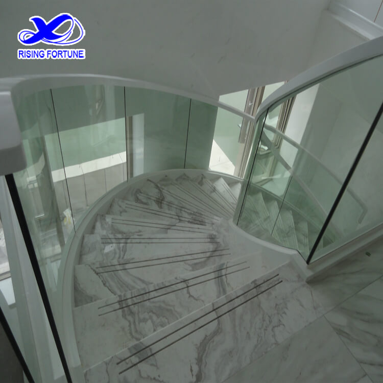 escaleras de mármol blanco