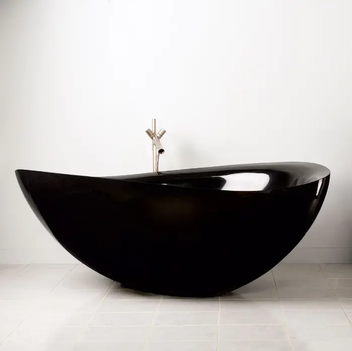 bañera de mármol negro