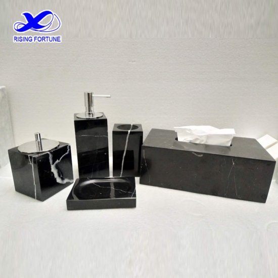 conjunto de accesorios de baño de mármol negro
