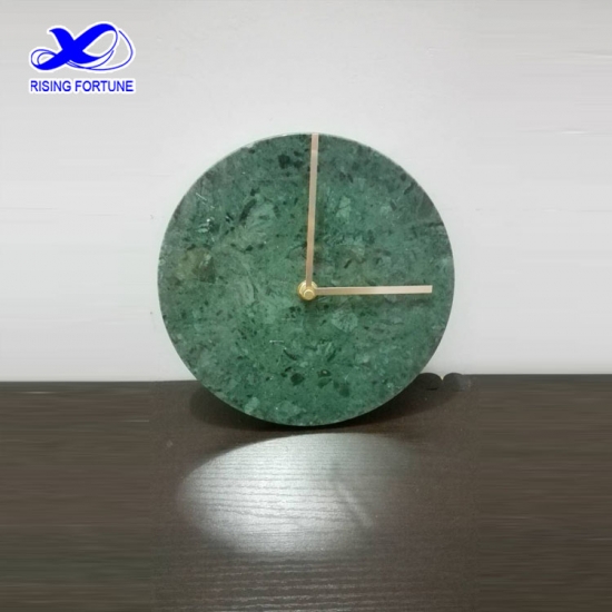reloj de pared redondo de mármol verde y cobre