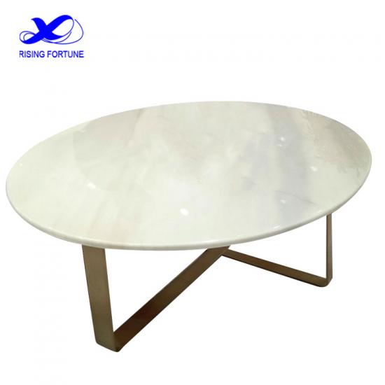 mesa redonda de mármol blanco y cobre