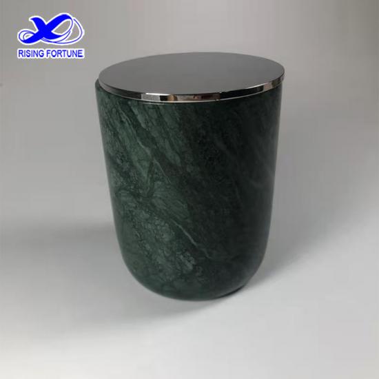 Soporte de vela de mármol verde con tapa de metal