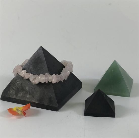 Los accesorios reciben la pirámide de Shungit de cristal de la decoración del hogar al por mayor
