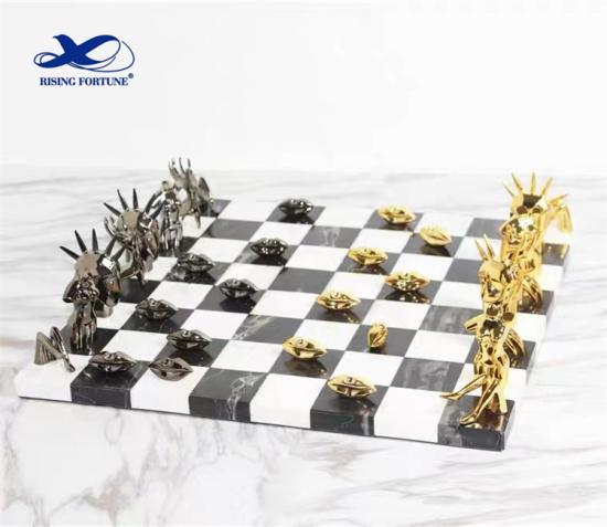 Tablero de ajedrez de color blanco y negro de nuevo diseño
