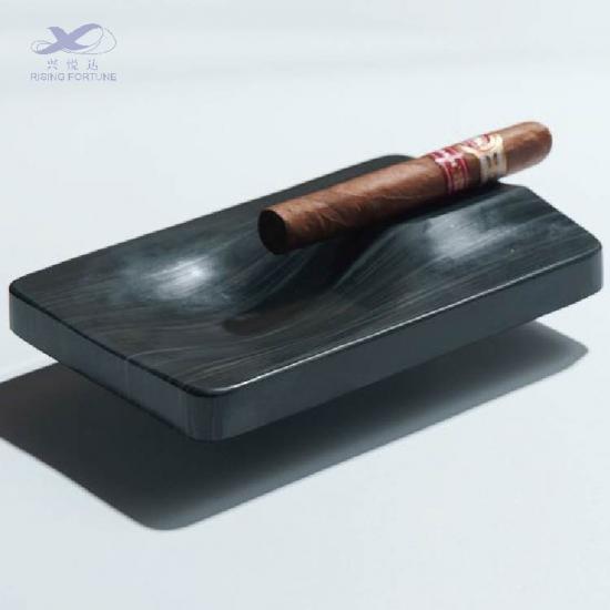 Cenicero de cigarro individual de piedra y mármol de lujo
    