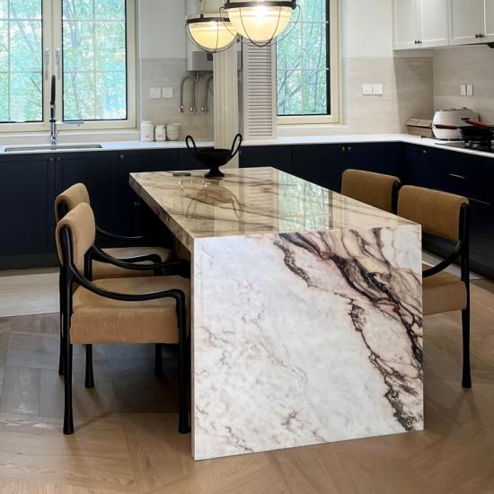 Isla de Cocina y Mesa de Comedor Integradas de Mármol Rosa | Piedra Natural de Lujo