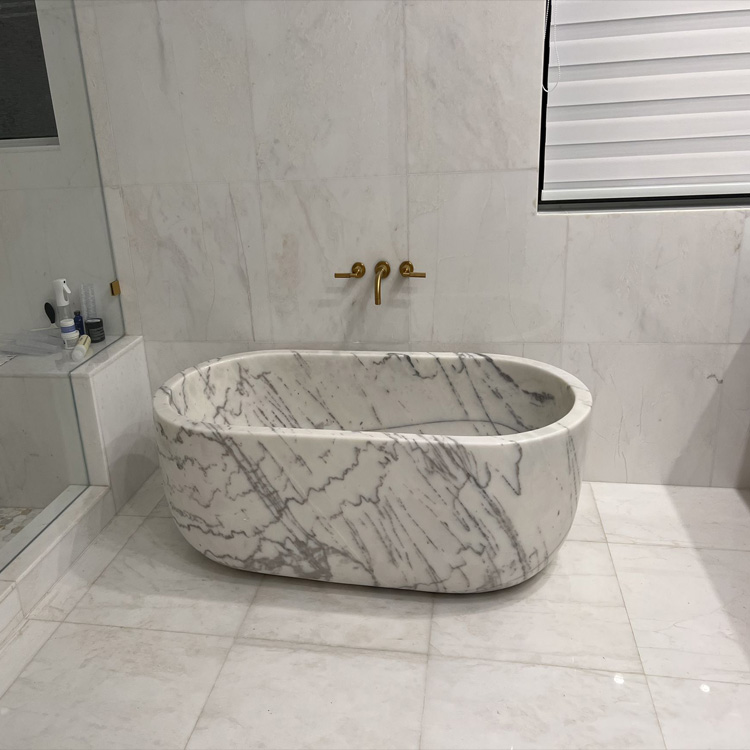 ¿Cómo poner una bañera de mármol en el baño?